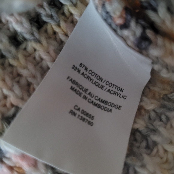 Signature Reitmans V neck Sweater size medium - Picture 8 of 9